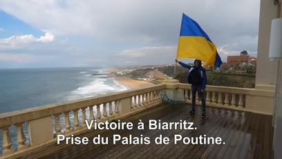 FOTO: Aktivisté s ukrajinskou vlajkou v domě dcery Vladimira Putina.