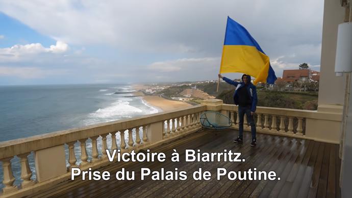 FOTO: Aktivisté s ukrajinskou vlajkou v domě dcery Vladimira Putina. – stránka 1352