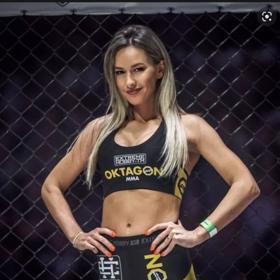 Evinu znají lidé i jako influencerku.