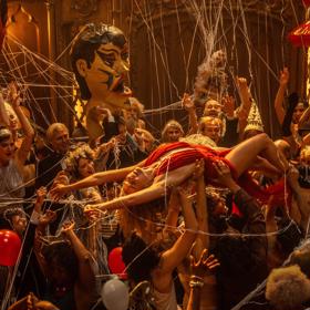 Snímek Babylon se mezi kultovní jistě v budoucnosti zařadí.