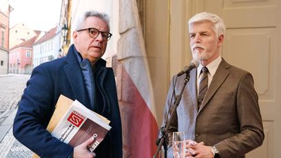 FOTO: Petr Pavel se svým poradcem.