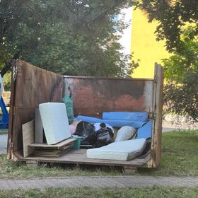 Požár napáchal škody.