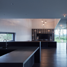 Interiér je luxusní.