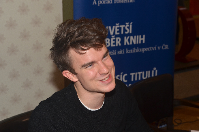 FOTO: Influencer Kovy na křtu své knihy. – stránka 22