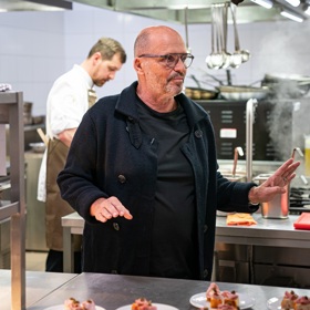 Šéfkuchař Zdeněk Pohlreich v restauraci Di Nuovo.