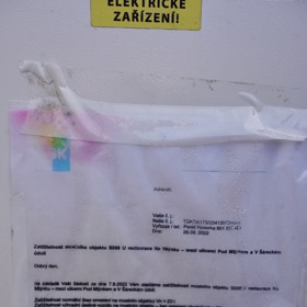 Detail rozvodů elektřiny.