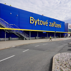 Vezli tržbu z obchoďáku Ikea.