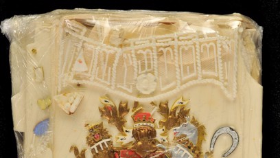 FOTO: Svatební dort se vydražil za pětapadesát tisíc korun.