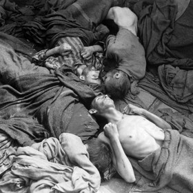 Tisíce lidí tábor v Dachau nepřežili.