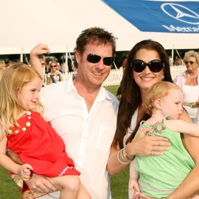 Brooke Shields s manželem a dcerkami před lety