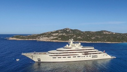 FOTO: Nová super jachta Dilbar 2 Ališera Usmanova spatřená u Sardinie během své první jízdy.