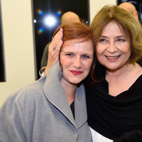 Herečky Kristýna Badinková Nováková a Emília Vášáryová, které si v Pelíškách zahrály dceru a matku.