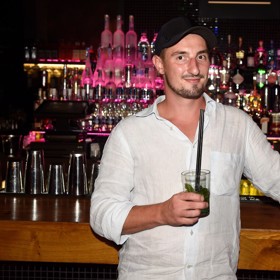 Petr Belhocine syn Petra Sepéšiho. 