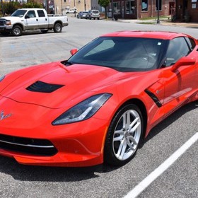 Corvette C7 je o poznání levnější než Lamborghini.