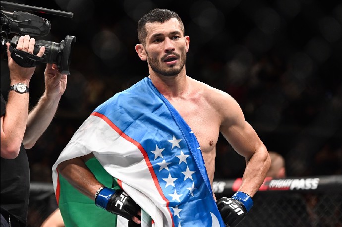 FOTO: Makhmud uznal, že byl soupeř tentokrát silnější. – stránka 229