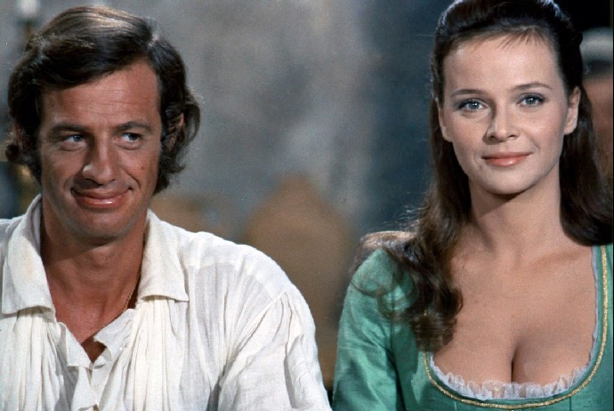 FOTO: Jean Paul Belmondo s krásnou herečkou Laurou Antonelli. – stránka 54