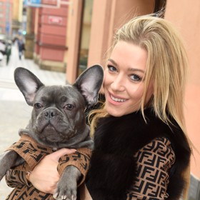 Dominika Myslivcová se svým pejskem. 