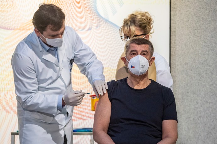 FOTO: Vláda chce motivovat k očkování. – stránka 1308