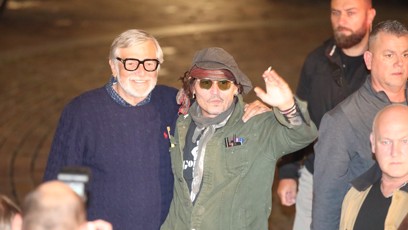 FOTO: Johnny Depp s Jiřím Bartoškou na festivalu ve Varech.