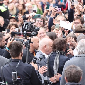 Johnny Depp byl mezi fanoušky jako ryba ve vodě.