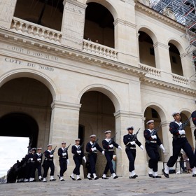 Nechyběla ani čestná stráž.