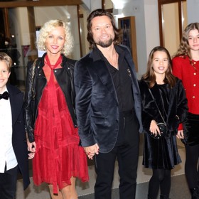 Richard Krajčo a Karin Babinská s dětmi.