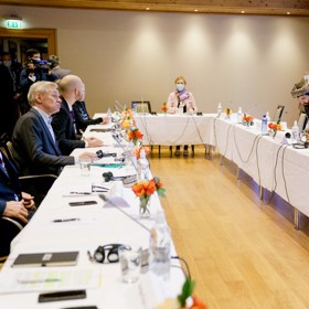 Jednání Talibanu s občanskou společností v Afghánistánu.