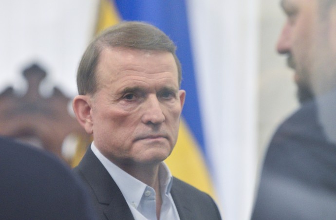 FOTO: Medvědčuk vedl opoziční stranu Pro život. – stránka 1083