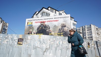 FOTO: Plakát na základnu Yavoriv na Ukraině.