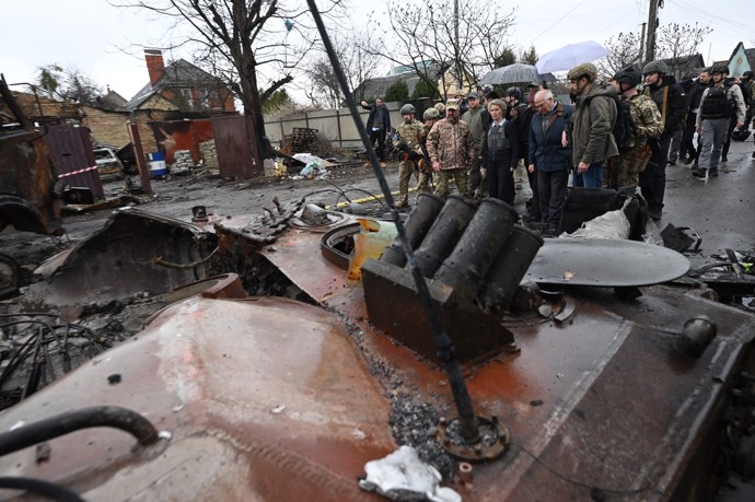 FOTO: Ursula von der Leyenová během návštěvy ukrajinského města Buča. – stránka 1100