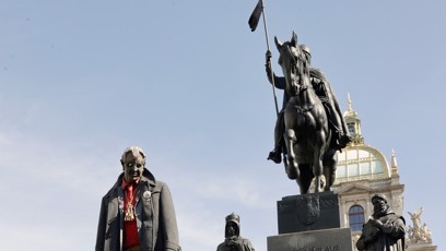 FOTO: Pro zemana mají improvizovanou klec.