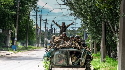 FOTO: Ruští vojáci v centru Severodoněcku.