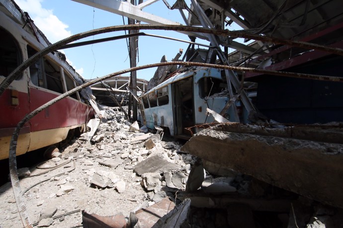 FOTO: Tramvajové depo dostalo přímý zásah. – stránka 912