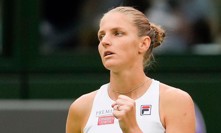 Karolína Plíšková se do třetího kola Wimbledonu nepodívá. Během devíti dnů dvakrát prohrála s domácí hráčkou, Britkou Katie Boulterovou