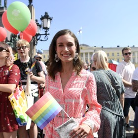 Sama vyrůstala v duhové rodině.