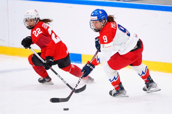FOTO: České hokejistky zvládly v duelu o bronz přetlačit Švýcarky. – stránka 136