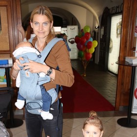 Plekanec Šafářová ví jak zabavit děti, když je venku ošklivo.