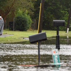 Ničivý hurikán Ian si podle nepotvrzených zpráv ve floridském okrese Lee vyžádal stovky obětí na životech.