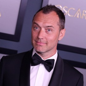 Herec Jude Law práskl detaily z natáčení filmu.