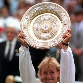 Martina Navrátilová v roce 1990 ovládla Wimbledon.