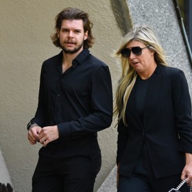 Syn Petra Klímy Kelly. 