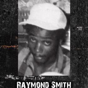Raymond Smith (†33), 29. květen 1990, 213 Oxfords Apartments, Nord 25th street.
Smith s ním odjel z klubu za účelem nafotit akty za peníze. Tam ho Dahmer omámil, uškrtil a následně měl orální sex s jeho mrtvolou. Tělo opět rozřezal a ponechal si hlavu. Tentokrát ale části těla ponoří do kyseliny a bez masa pak použije jako výzdobu bytu.