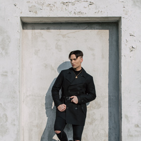 Kariéru si buduje od základu sám.