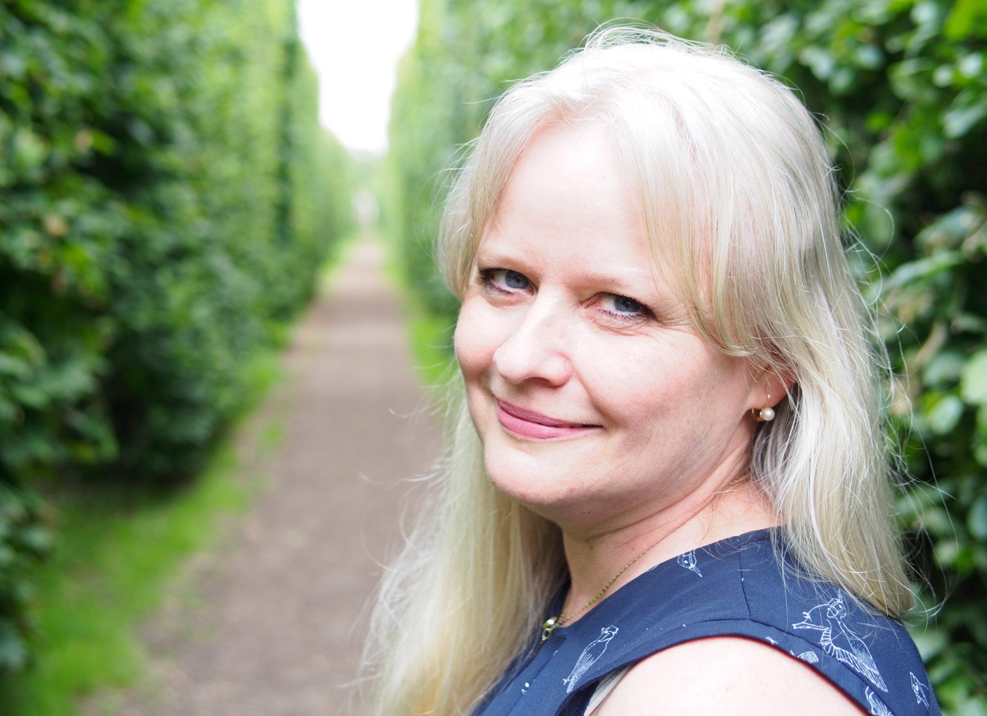 Romana Bělohlávková (* 1965) za KDU-ČSL je dětská lékařka. S manželem Jaroslavem má tři děti – Anežku, Dalibora a Jaroslava.