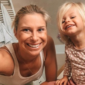 Andrea se svojí malou dcerou Isabelle, které s manželem říkají Bibi