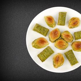 V Turecku si na Nový rok a pomyslné blízkovýchodní Vánoce dávají třeba sarmu (plněné listy révy) a baklavu.