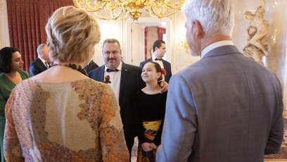 FOTO: Petr Pavel s manželkou Evou přivítali na Hradě romské děti.