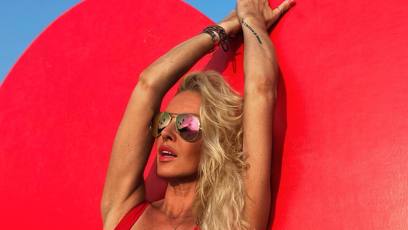 FOTO: Simona Krainová bere ve svých červených plavkách dech.
