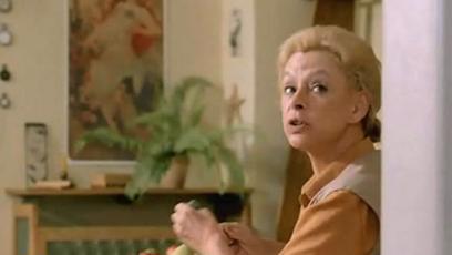 FOTO: Irena Kačírková v jejím posledním filmu Sladké starosti (1984), který měl premiéru rok před její smrtí.