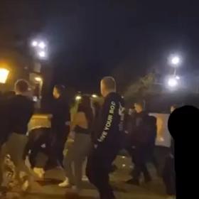 Dětský gang někoho bije pravidelně.